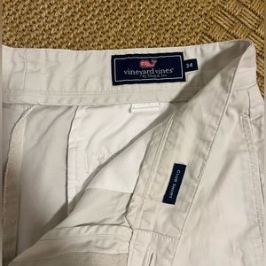 Men’s vineyard vines khaki shorts